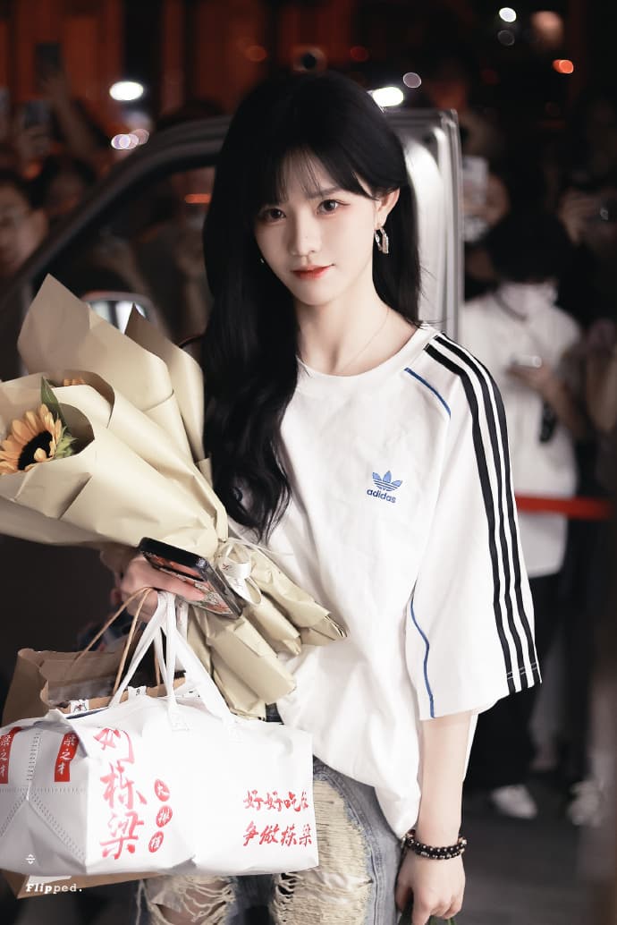 Adidas 三叶草复古运动风白T恤